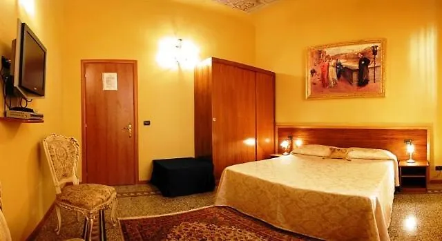 ***  La Luna Guest House Florence Italy